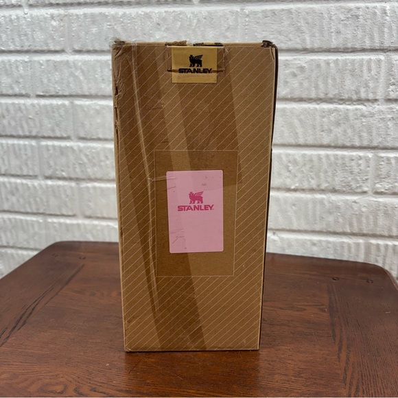 Stanley Pink Hello Kitty Tumbler 40oz New In Box - Picture 2 of 7